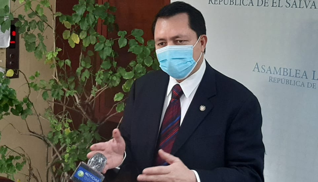 Mario Ponce se rehúsa a aceptar Informe de Labores del Ministro de la Defensa mario-ponce-se-rehusa-a-aceptar-informe-de-labores-del-ministro-de-la-defensa